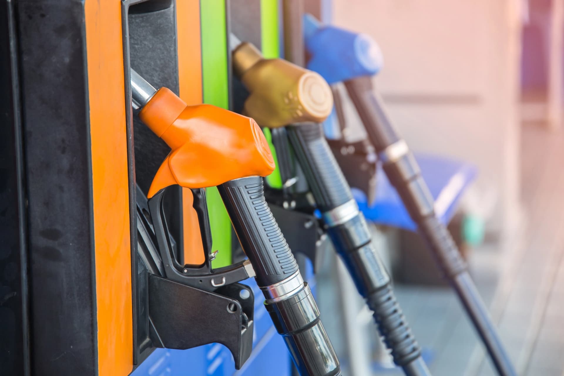 Tankovanie prémiového benzínu: Zbytočná investícia pre bežných motoristov?