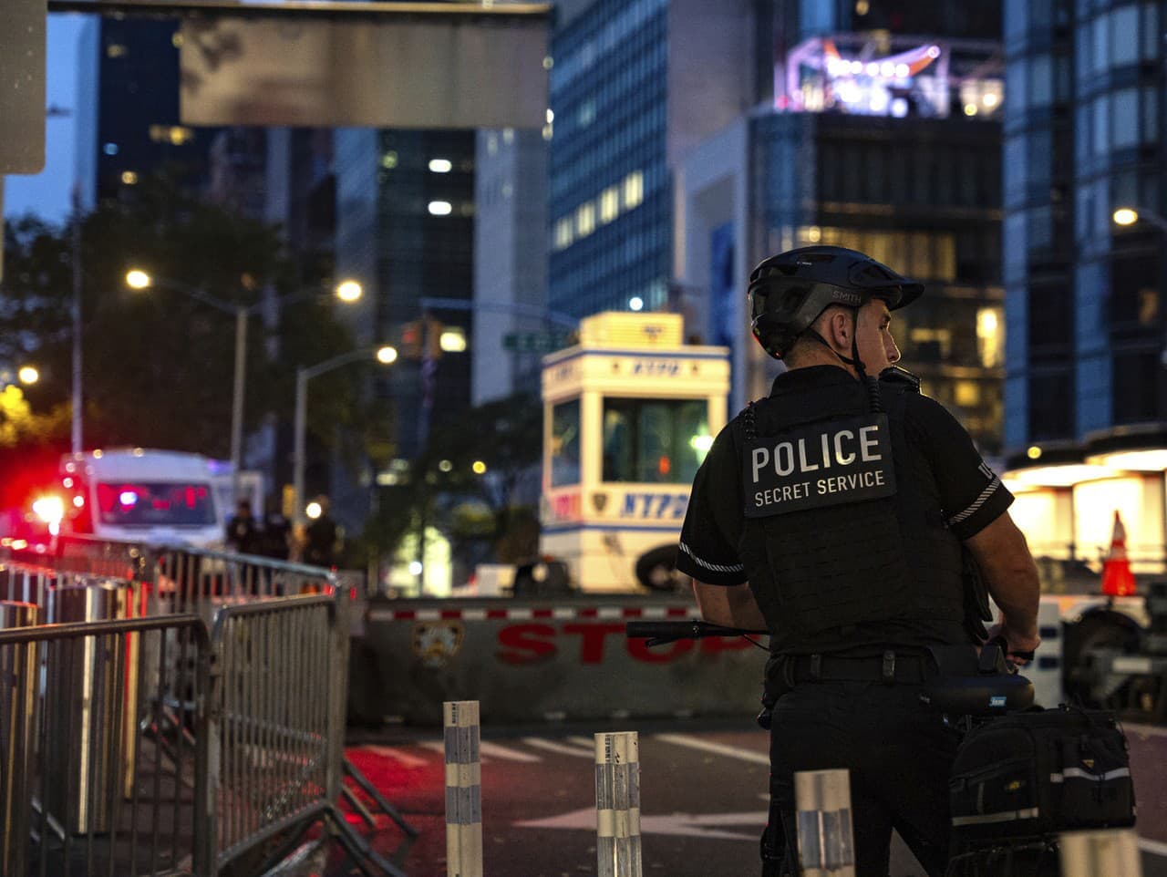 Policajná prestrelka v Rochesteri: Traja policajti postrelení