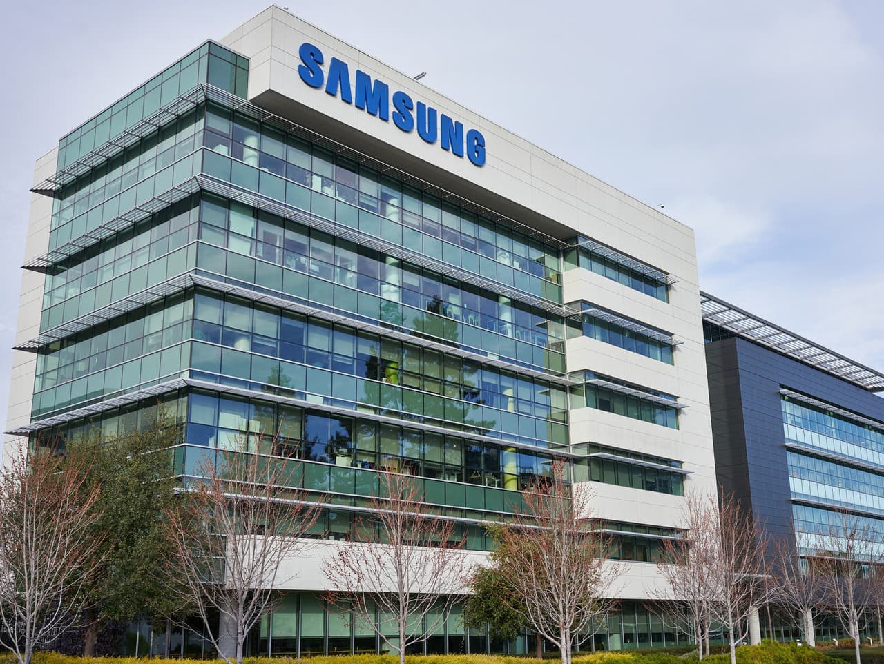 Fico reaguje na rozhodnutie Samsungu: Nie je to vina Slovenska