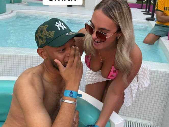 Britka si myslela, že sa fotografuje s Willom Smithom, internet sa smeje