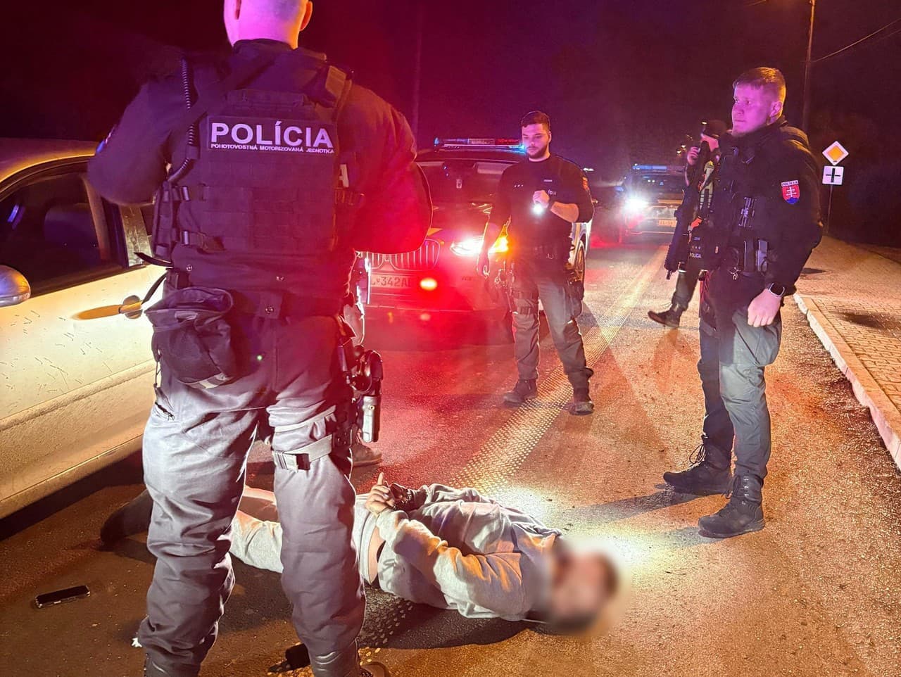 Vodič pod vplyvom drog unikal polícii, zastavila ho porucha auta