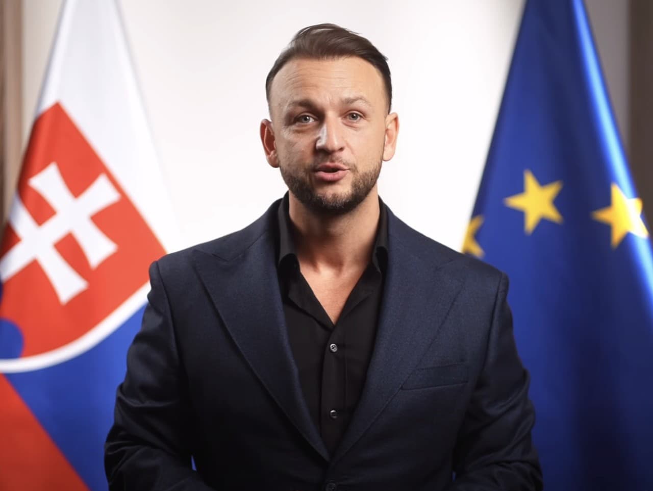 Prezident zasahuje: Disciplinárne konanie voči šéfovi SIS