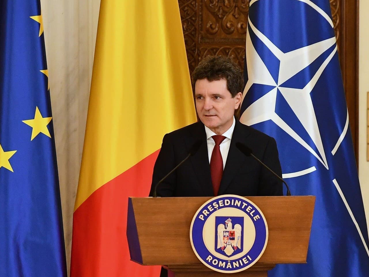 Rumunský minister obrany Ionut Mosteanu odstúpil z funkcie