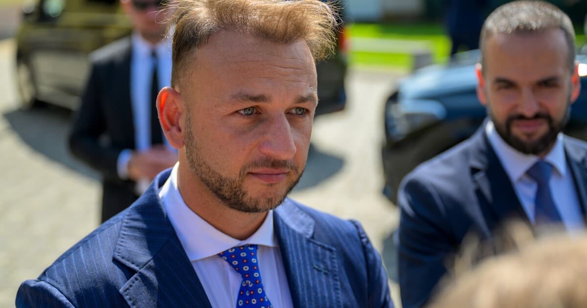 Šutaj Eštok musí zaplatiť 90-tisíc eur, účet mu zablokovali