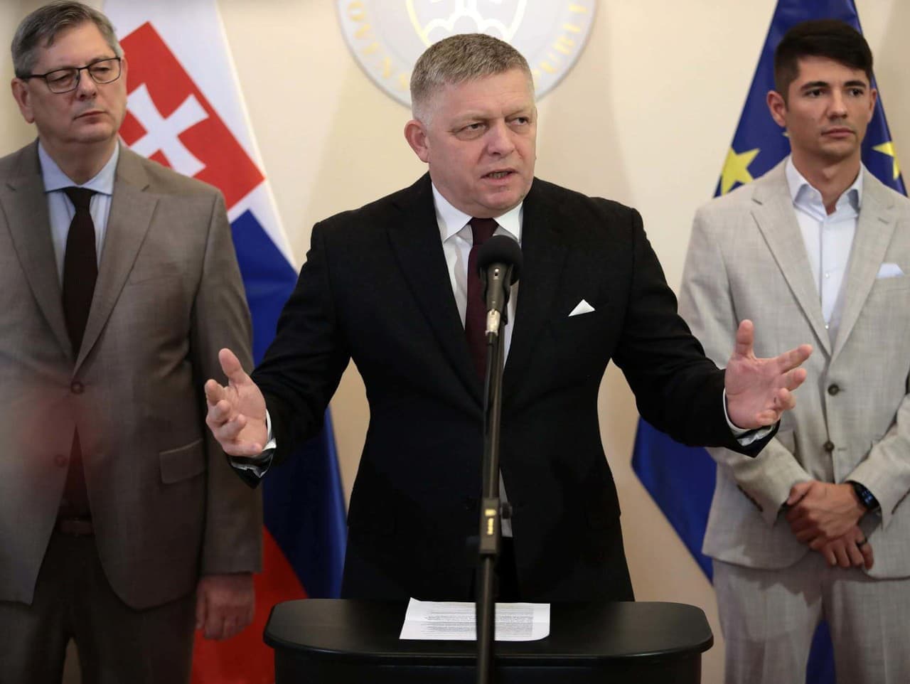 Fico: Ústava sa meniť nebude, vláda podporuje mierový plán USA pre Ukrajinu