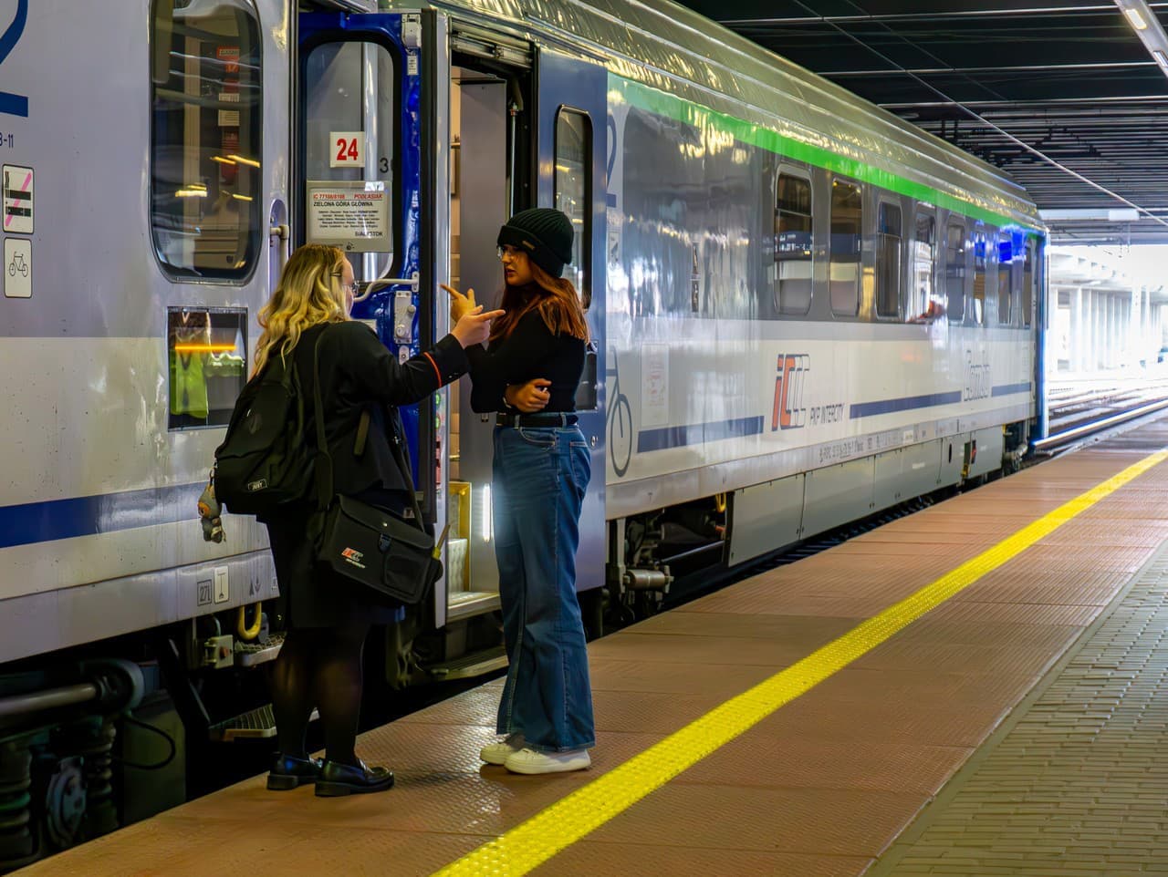 Útok vo vlaku: Sprievodkyňa napadnutá po smrti kolegu