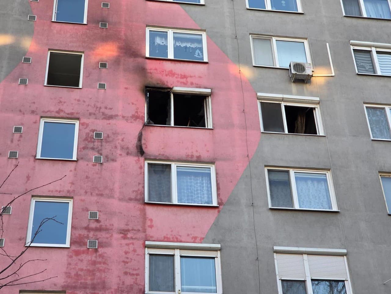 Požiar kuchyne v Nových Zámkoch: Bez zranení, evakuácia obyvateľov