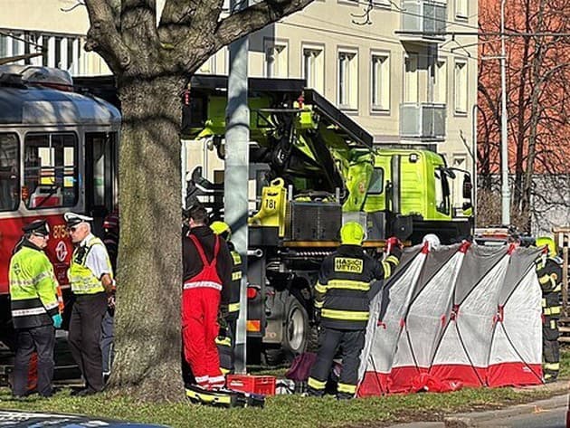 Tragédia v Prahe: Maloleté dievča neprežilo zrážku s električkou