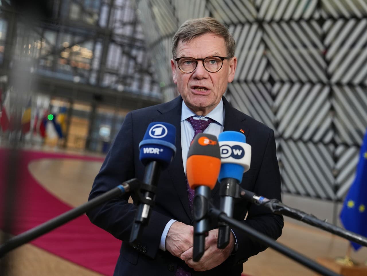 Berlín varuje: Maďarsko a Slovensko nebudú môcť blokovať sankcie EÚ