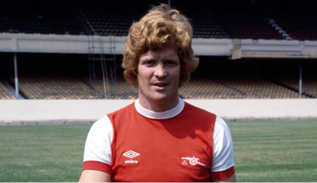 Zomrel Willie Young, ikona futbalových pravidiel a bývalý hráč Arsenalu