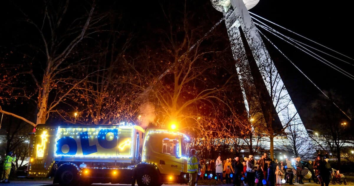 V Bratislave opäť jazdí vianočné smetiarske auto OLO