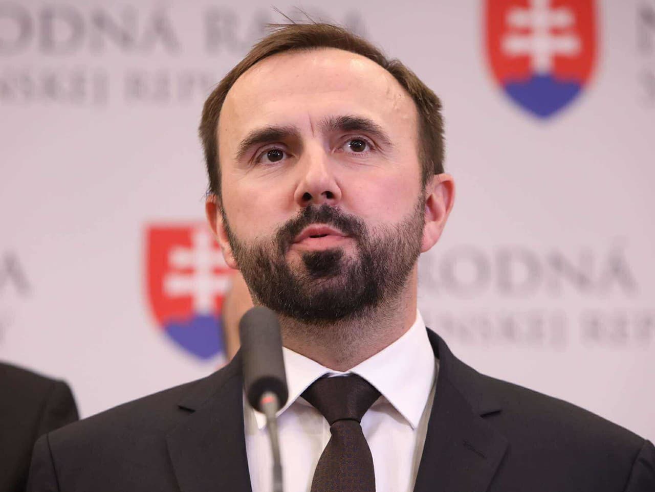 Vláda Roberta Fica čelí novej výzve: Dôvera pred dlhovou brzdou