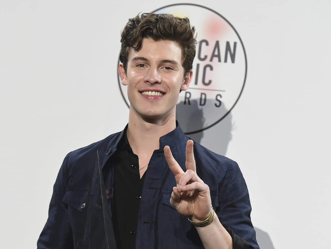 Shawn Mendes opäť zamilovaný: S Brunou Marquezine na brazílskom pobreží