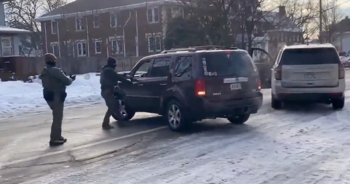 Zásah ICE v Minneapolise: Žena smrteľne postrelena pri protestoch