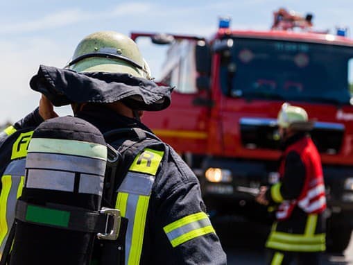 Požiar chaty v Tatranskej Štrbe: Hasiči zasahovali v plnom nasadení