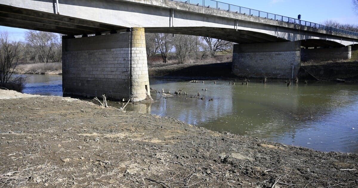 Únik nebezpečnej látky znečistil rieku Ondava