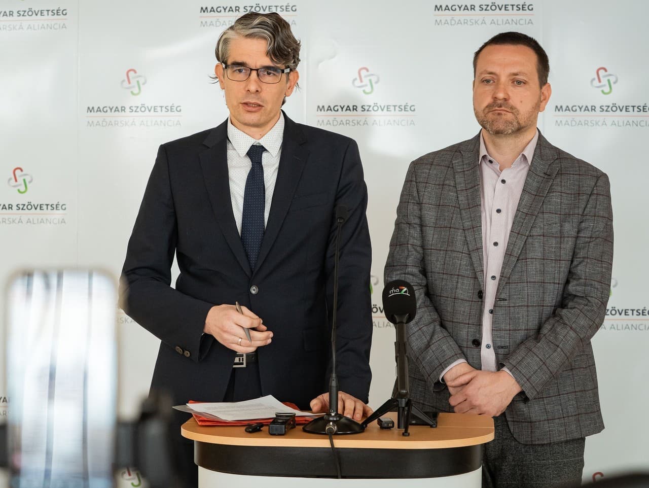 Aktivisti testovali novelu o Benešových dekrétoch, polícia ich oslobodila