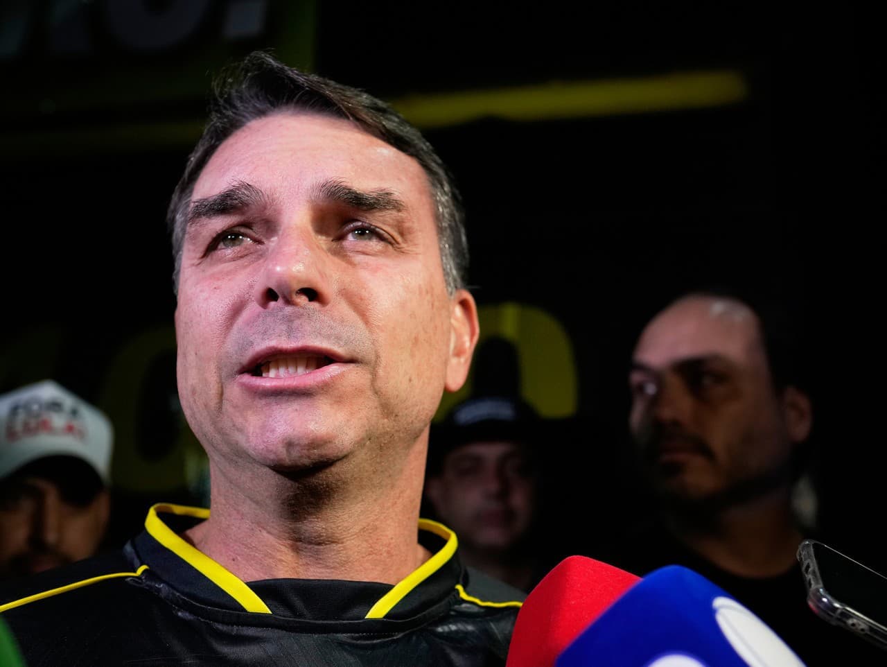 Flávio Bolsonaro zvažuje stiahnutie kandidatúry na prezidenta