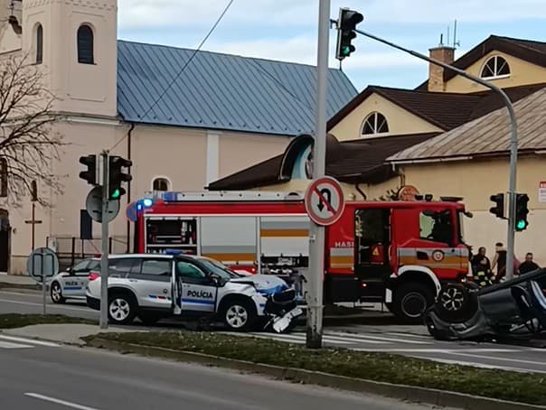 Vážna nehoda v Michalovciach: Štyria zranení pri zrážke áut