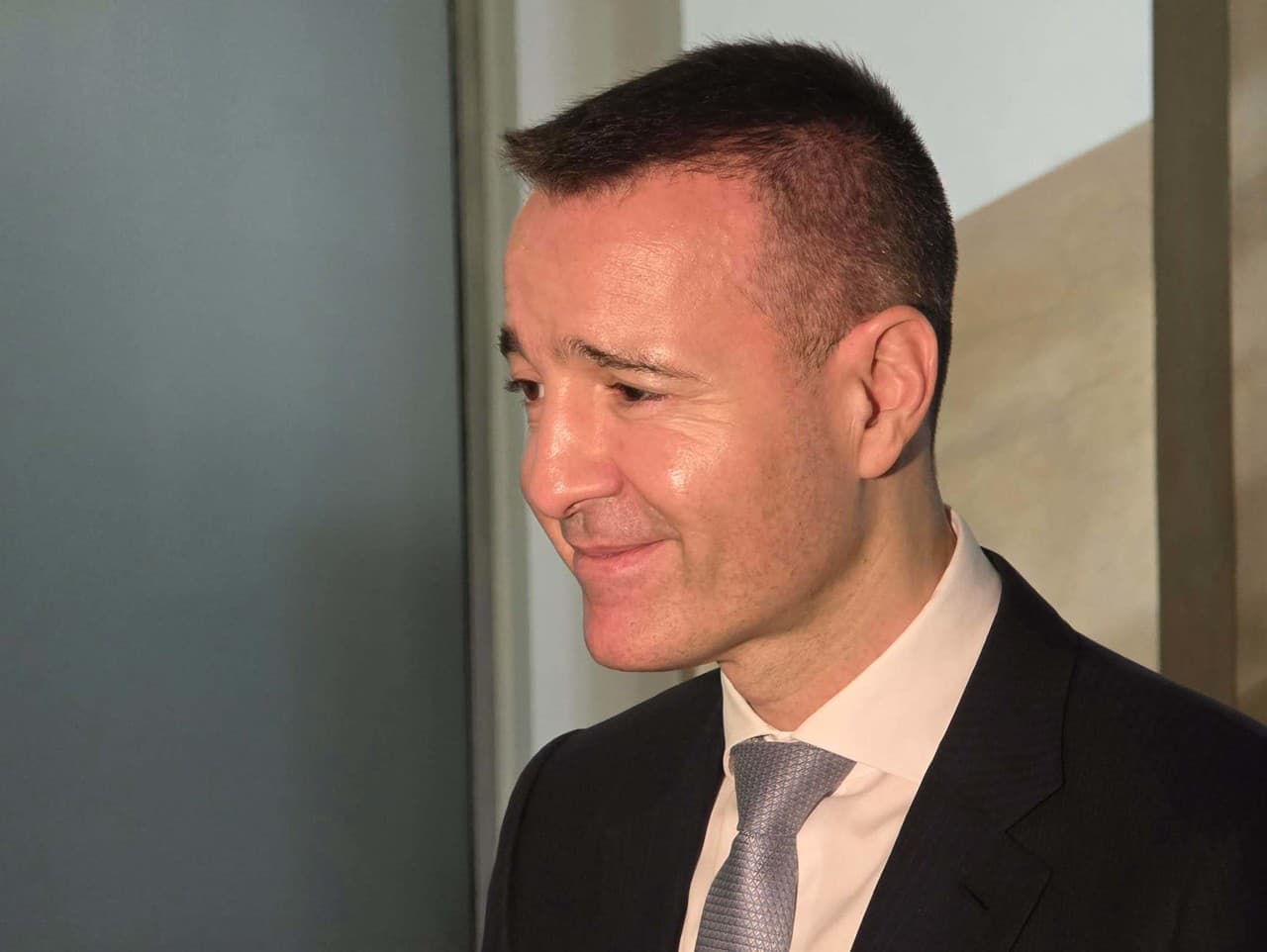 Minister školstva Drucker obhajuje diskusie politikov so žiakmi