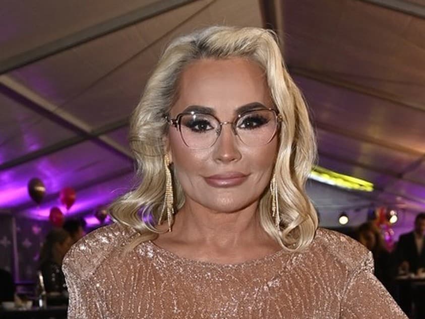 Lenka Dragounová opäť šokovala v priesvitných šatách na vianočnom večierku