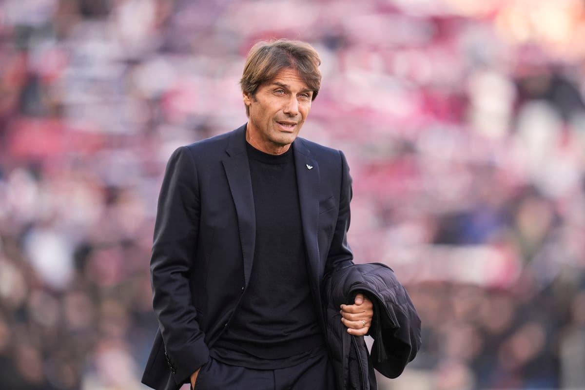 Prezident Neapola poprel fámy o Conteho odchode