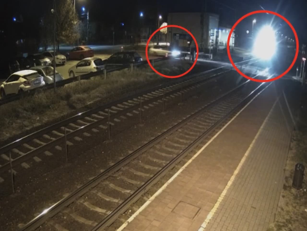 Tragédia na železničnom priecestí: Vlak zabil päť mladých ľudí