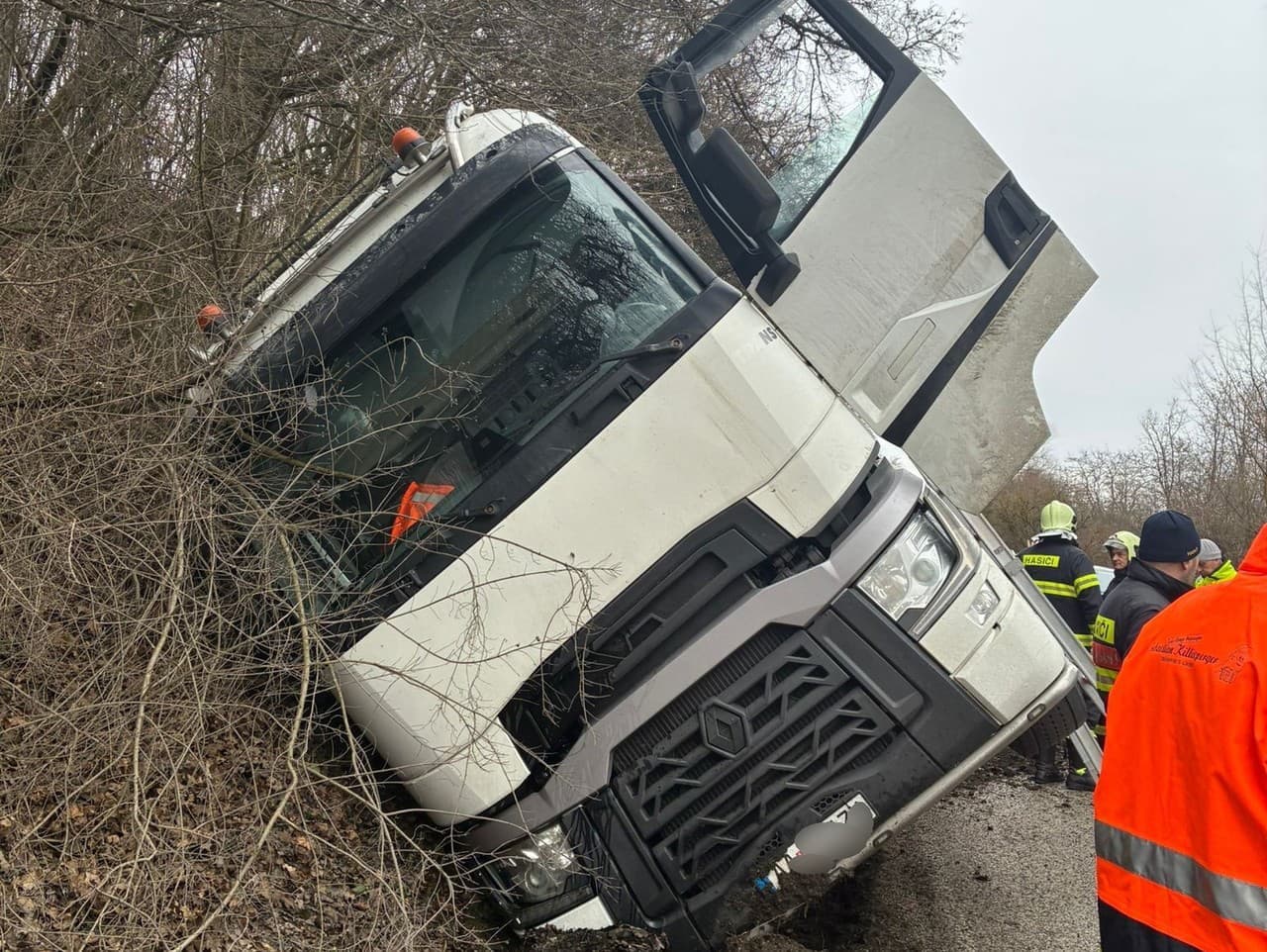 Kamionista havaroval pri Bytči, nafúkal dve promile alkoholu