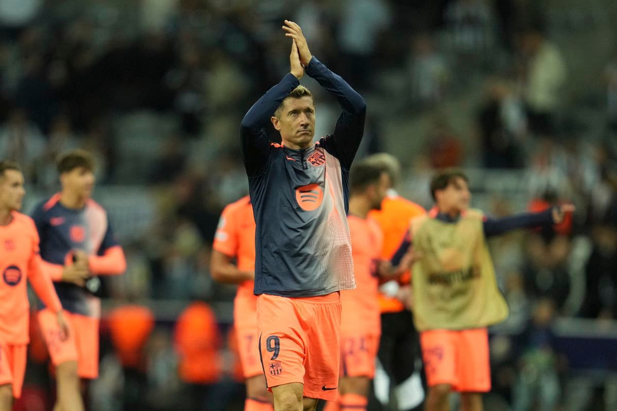 Lewandowski zvažuje koniec kariéry, ak nezíska novú zmluvu s Barcelonou