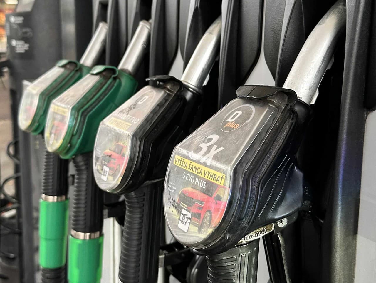 Nový benzín E20: Motoristi, pozor na možné poškodenie vozidiel!