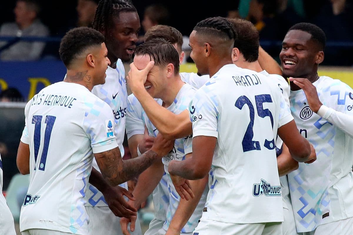 Dvaja stážisti Sky Sport prišli o prácu za oslavovanie gólu