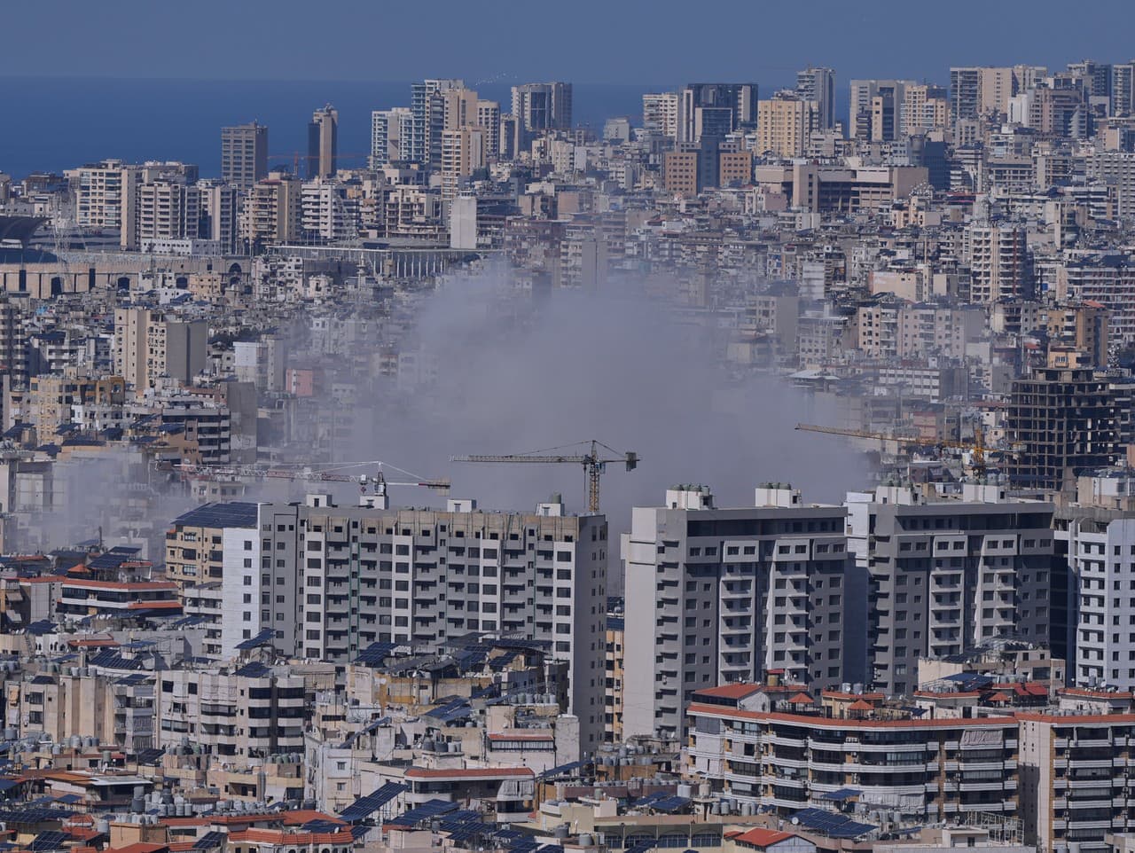 Izrael zasahuje v Libanone: Explózie a smrť veliteľa Hizballáhu