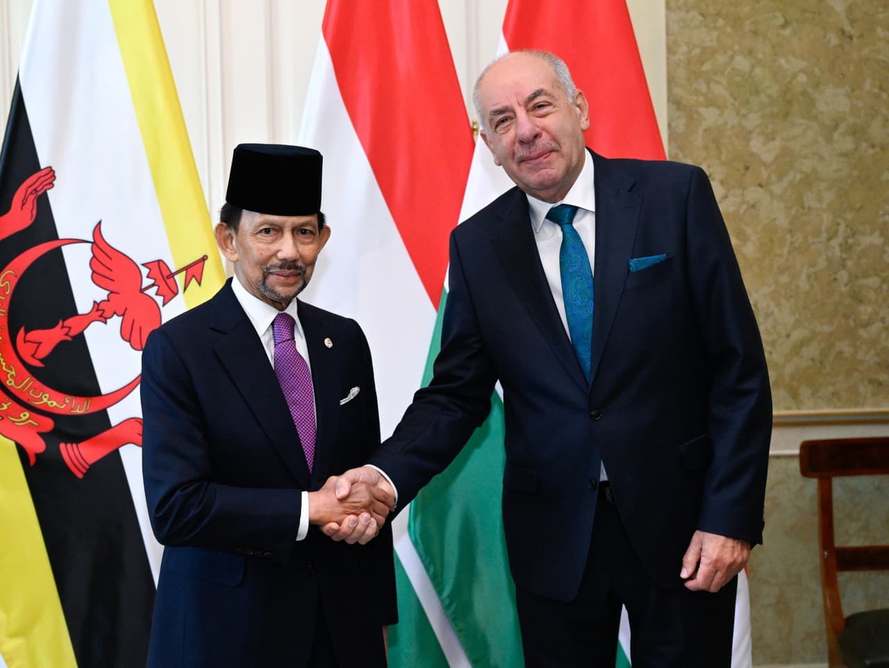 Maďarský prezident ocenil sultána Bruneja vysokým vyznamenaním