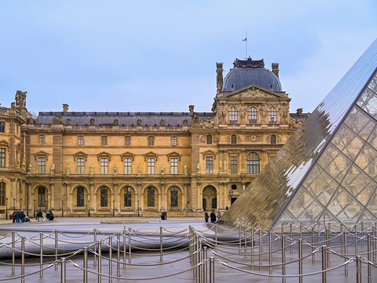 Riaditeľka Louvru Laurence des Carsová odstúpila po škandáloch