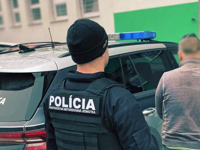 Dvojica mužov zadržaná za lúpež na vlakovej stanici v Rimavskej Sobote