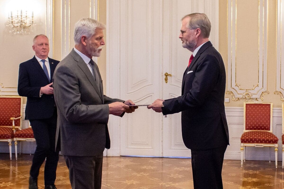 Český prezident prijal demisiu Fialovej vlády, hľadá stabilitu