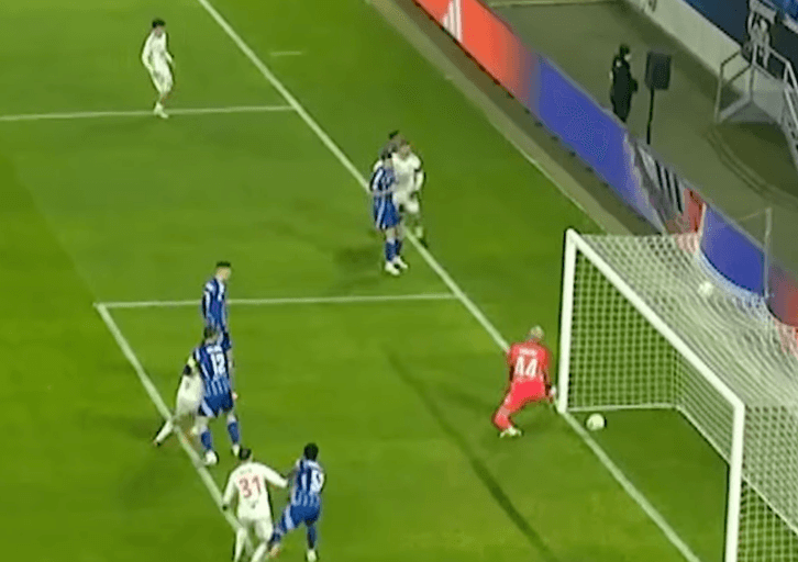 Slovan Bratislava utrpel prehru po chybe brankára Macíka