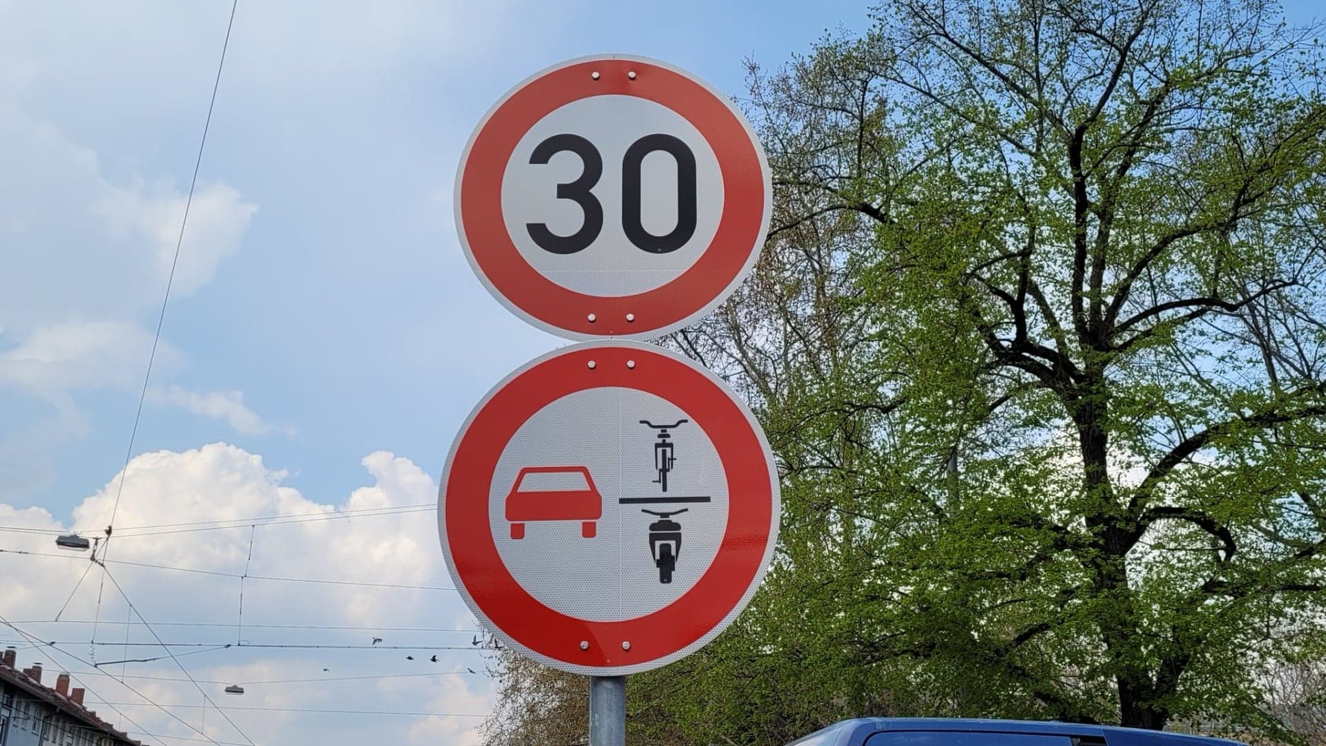 Nemecká dopravná značka, ktorá by mohla zachrániť životy cyklistov na Slovensku