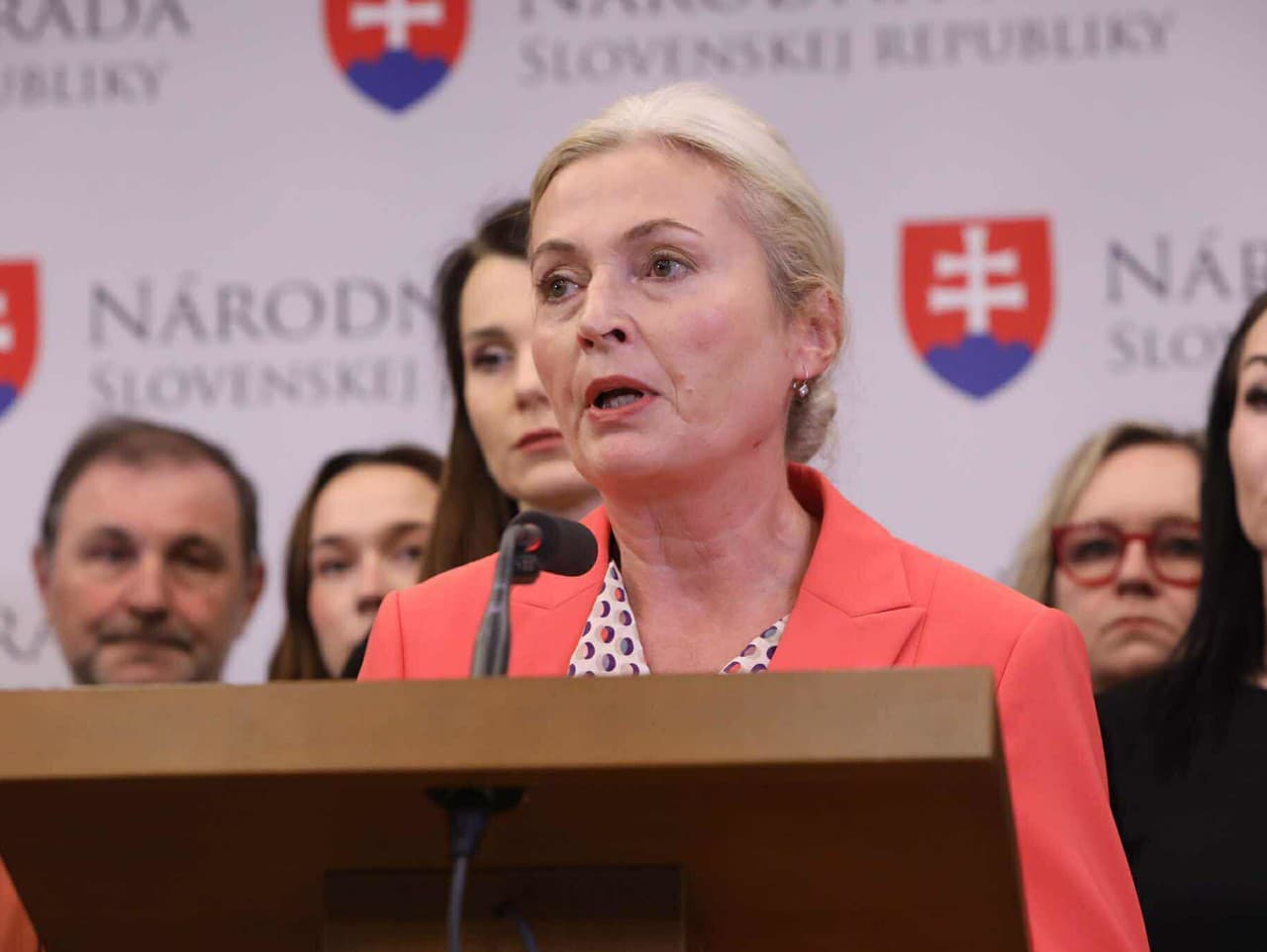 Takmer 9-tisíc seniorov čaká na umiestnenie v sociálnych zariadeniach