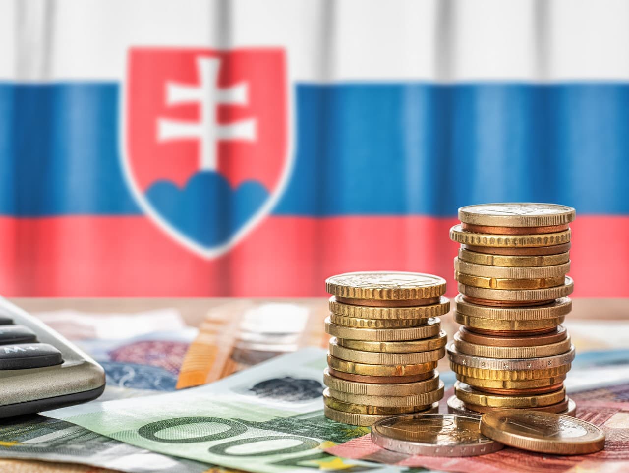 Štátne financie: Deficit narastá, príjmy klesajú