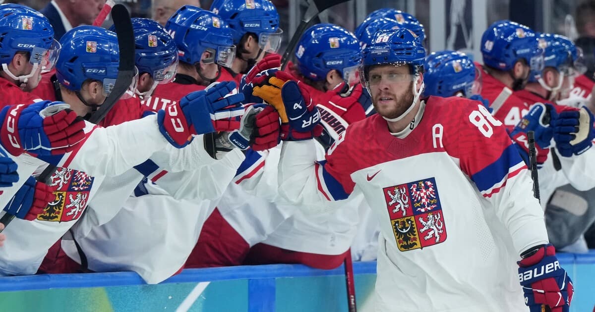 Kontroverzný gól Česka: Šesť hráčov na ľade a žiadny faul