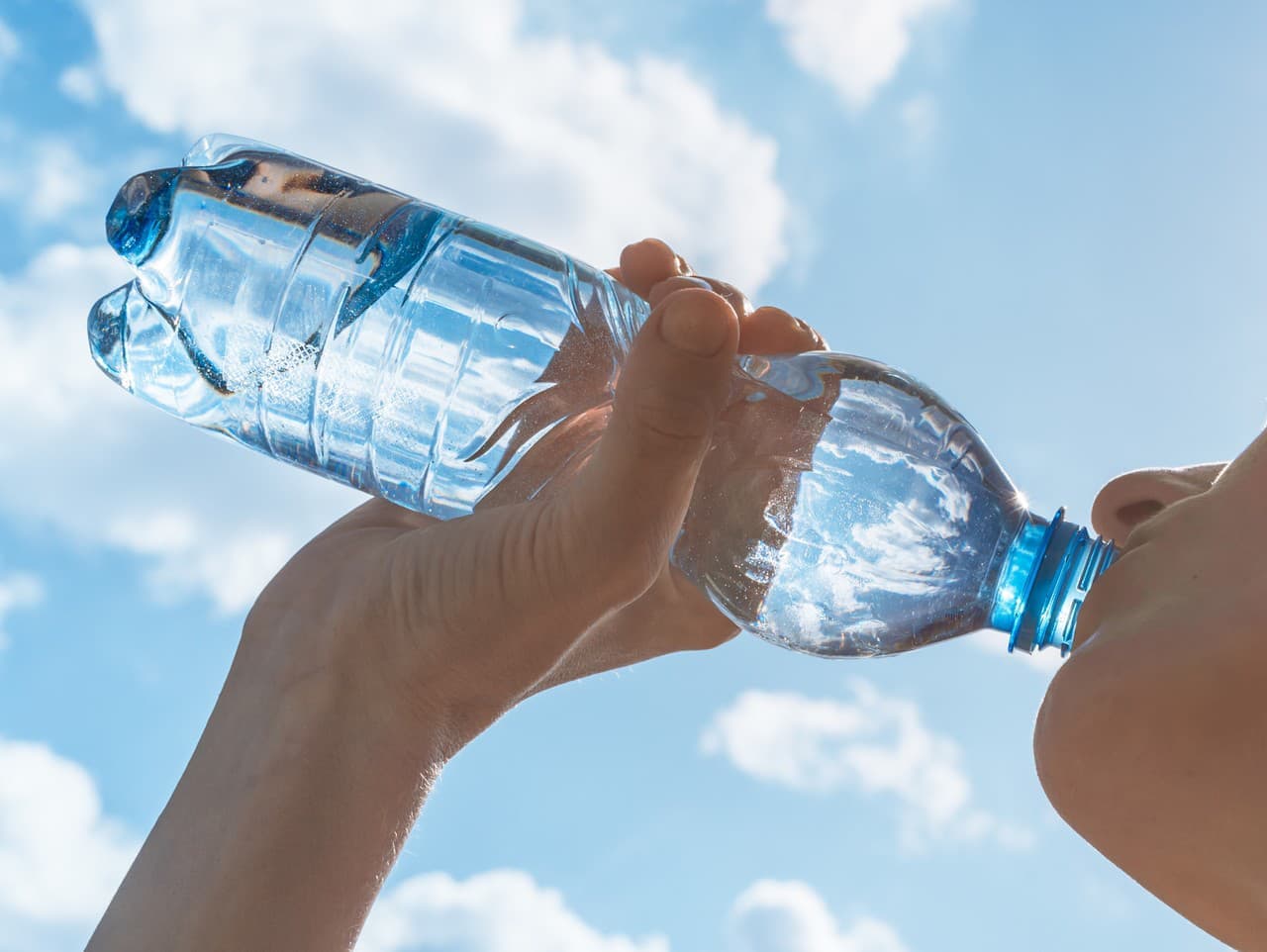 Dieťa dostalo namiesto vody čistiaci prostriedok v McDonalde