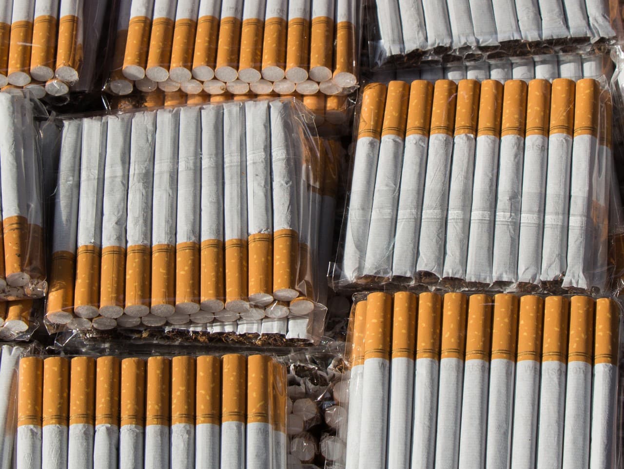 Polícia zadržala vodiča s pašovanými cigaretami pri Veľkom Horeši