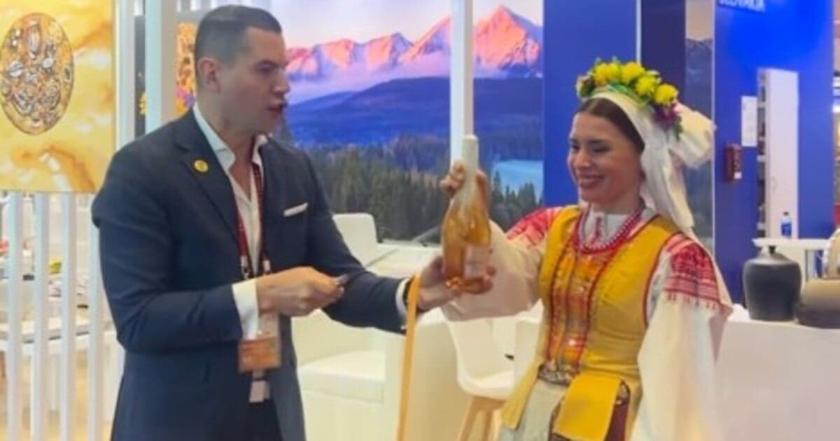 Kritika na slovenskú prezentáciu v Šanghaji: Šampanské a hostesky vyvolali pobúrenie