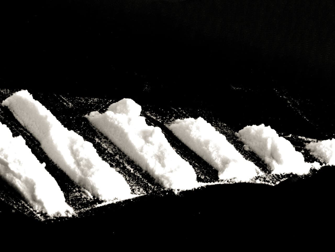 Francúzske námorníctvo zadržalo loď s takmer 700 kilogramami kokaínu