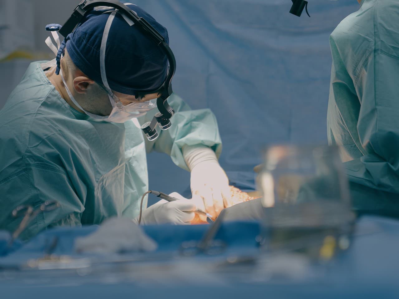 Muž prežil 48 hodín bez pľúc vďaka inovatívnemu zákroku lekárov