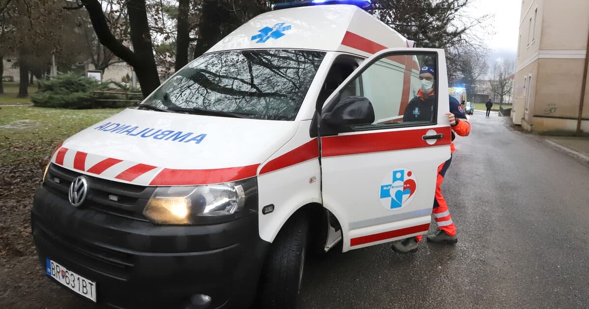 V Nových Zámkoch zrazilo auto dve deti na priechode pre chodcov