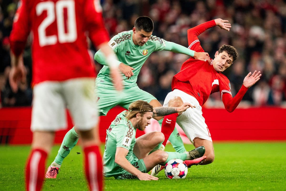 Dáni majú priamy postup vo vlastných rukách, Škótsko sklamalo v Grécku