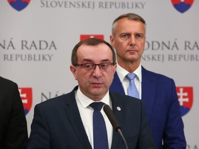 Koalícia sa dohodla na pozmeňujúcom návrhu k rokovaciemu poriadku