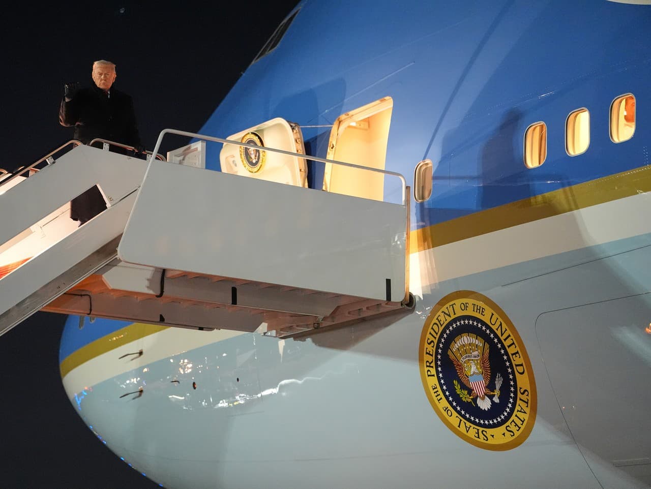 Technický problém s Air Force One: Trump sa musel vrátiť na základňu